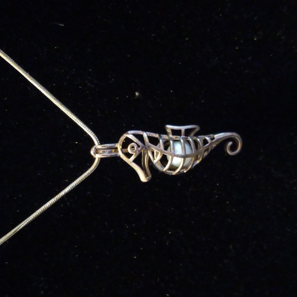 18KGP seahorse with pearl necklace